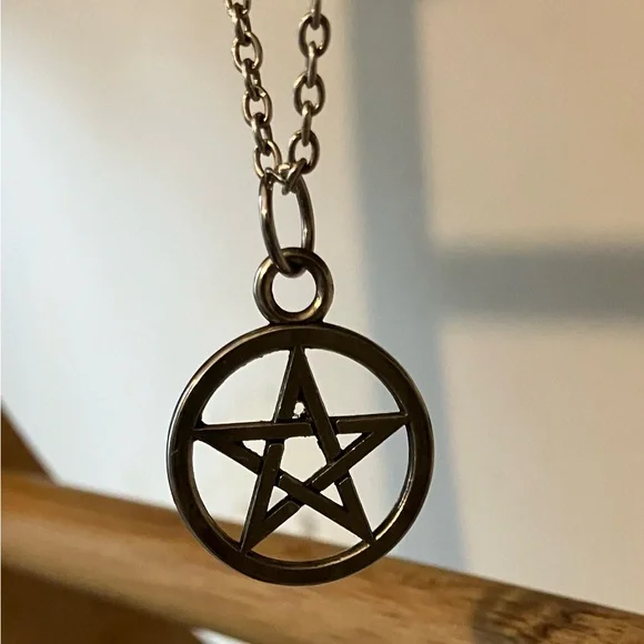 Silver Pentagram Pendant - Picture 3 of 4
